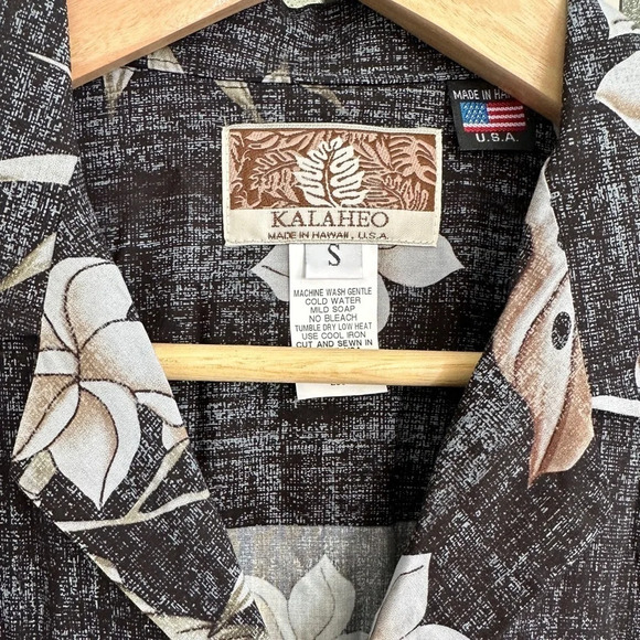 NWT Robert J Clancey Hawaiian Aloha  Shirt made in Hawaii - Grey Floral - S - Picture 3 of 4